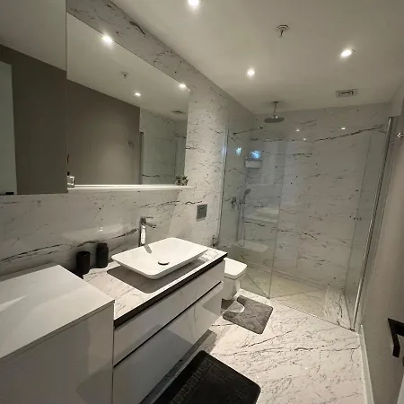 Lägenhet Luxury 2+1 At Sinpas Queen Bomonti F 40-90